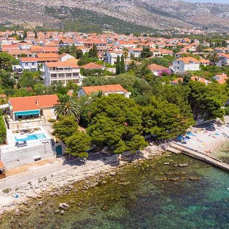 Dom wakacyjny In With House Sea View