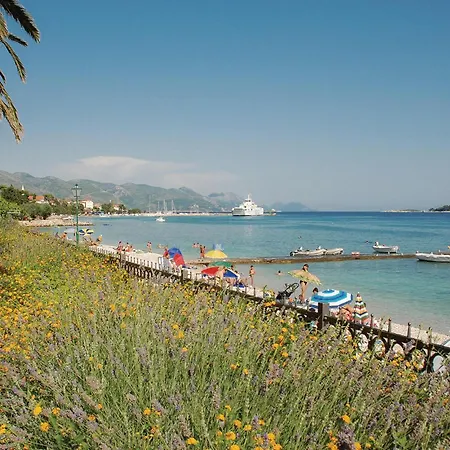 Dom wakacyjny In With House Sea View *