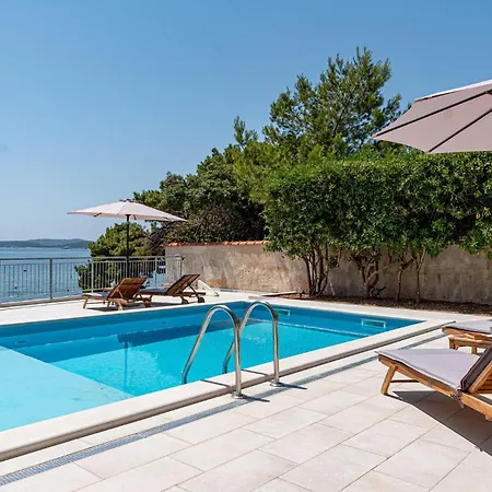 Beautiful Home In Orebic בית נופש *